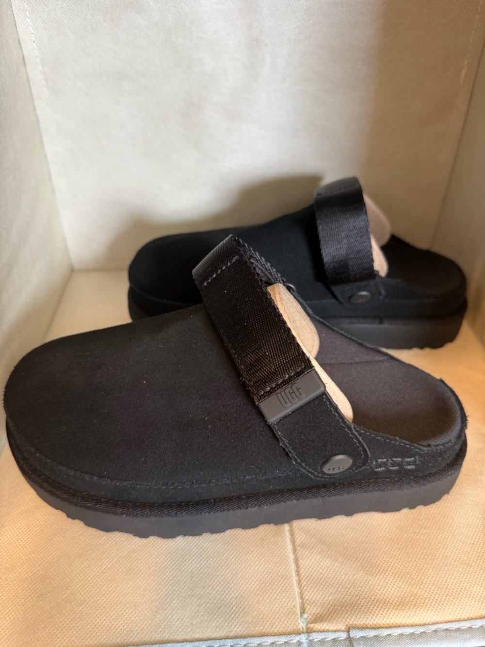 UGG Goldenstar Clog Black Suede Women's Comfort Slippers Size 6 - Picture 2 of 7